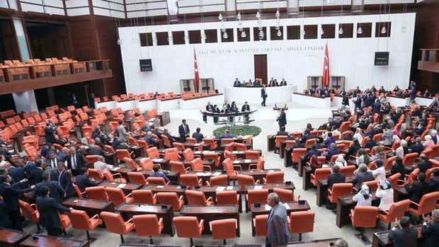 Emekli aylıklarına ilişkin düzenleme kabul edilerek yasalaştı